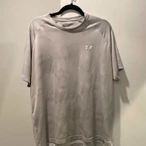 Men’s under armour loose t shirt